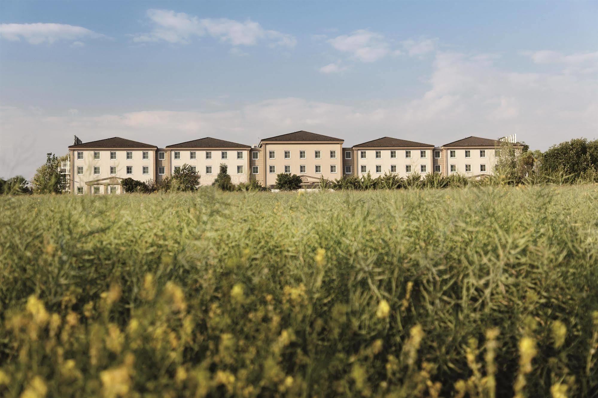 Hotel H+ Frankfurt Airport West 4*