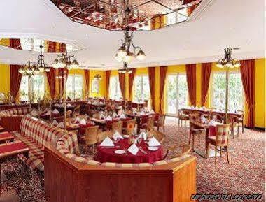H+ Frankfurt Airport West Hotel 4*