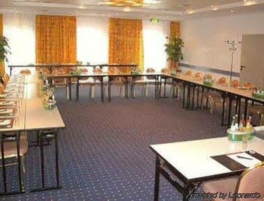 Hotel H+ Frankfurt Airport West 4*